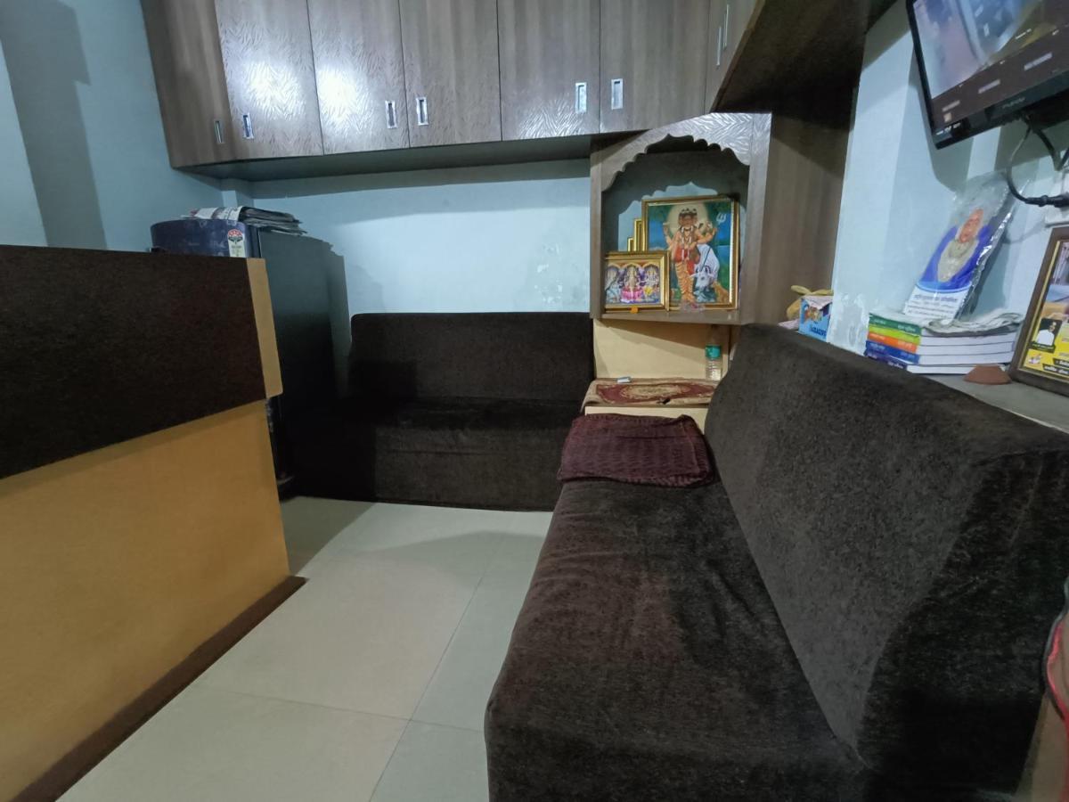 Hotel Chaitanya Maheshwar Bagian luar foto